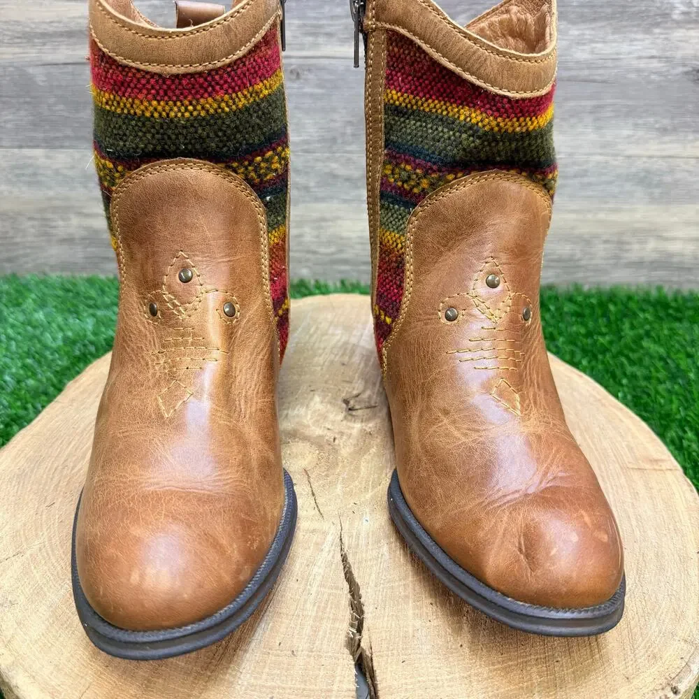 Born Women - Size 6.5 - Tan Tapestry Ankle Zipper Boots MOE3 - Picture 2 of 9
